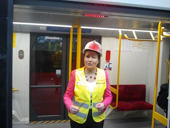 – Myślę, że skończymy o właściwej porze i pasażerowie pojadą metrem na Pragę jeszcze w tym roku. Tempo prac jest zadowalające, mamy już ok. 20 proc. odbiorów. Teraz najważniejsza jest kontynuacja. Do 2020 r. przybędzie 11 stacji w stronę Bemowa i Bródna. To bardzo zmieni rozwój Warszawy, bo metro to element miastotwórczy – mówiła po przejeździe technicznym Hanna Gronkiewicz-Waltz.