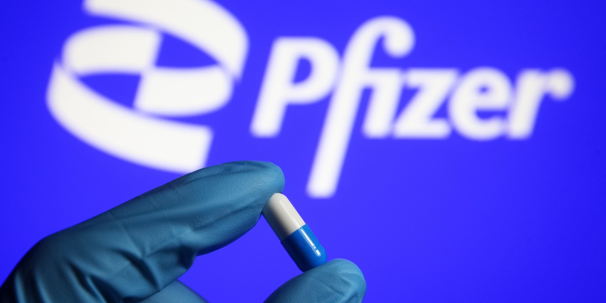 FDA zatwierdziła lek na koronawirusa. Chodzi o preparat Paxlovid, wyprodukowany przez firmę Pfizer.