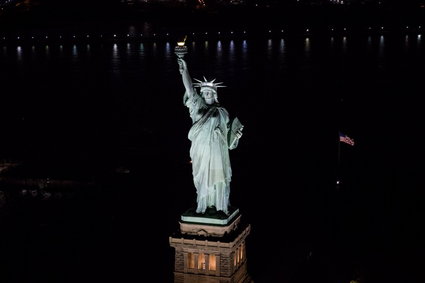 Statua Wolności i Manhattan z lotu ptaka: zobacz zdjęcia z helikoptera