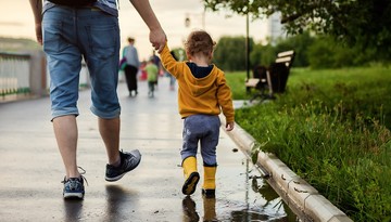 Mężczyzna w Polsce może płacić alimenty także na cudze dziecko, zaprzeczenie ojcostwa nie zawsze wystarczy. Sprawdź, kiedy