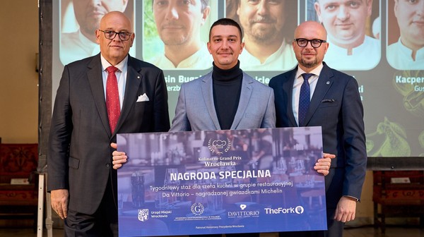 Yassin Bugajny (w środku) z Wierzbowej 15 zdobył 284,5 na 300 możliwych punktów.