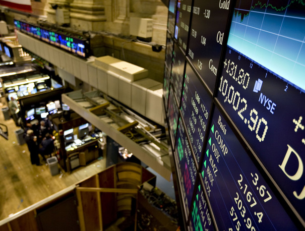 Poniedziałkowa sesja na Wall Street przyniosła blisko 1- procentowe wzrosty, a indeks Dow Jones zbliżył się do poziomu 12 tys. pkt. Sesja miała spokojny przebieg, a uwaga inwestorów skierowana była przede wszystkim na wyniki kwartalne amerykańskich spółek.