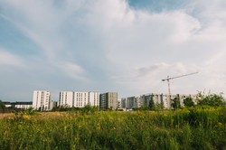 Młodzi ludzie wolą mieszkać z rodzicami, bo im wygodniej [WYWIAD]