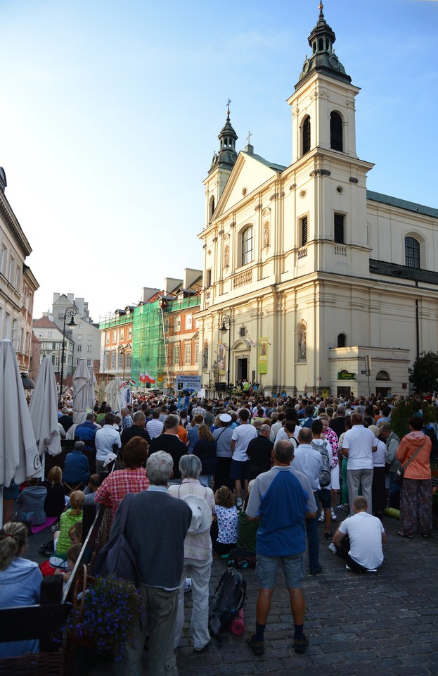 Pielgrzymi z Warszawy w drodze na Jasną Górę