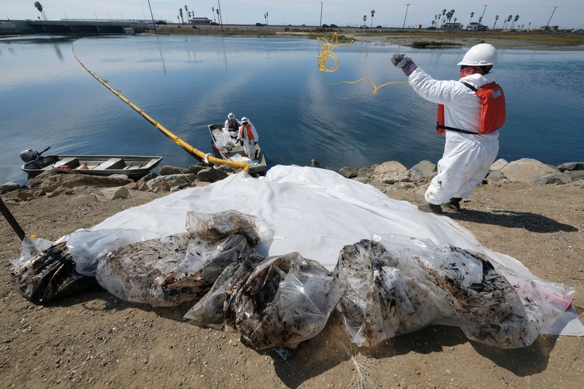 Naftna mrlja kod južne obale Kalifornije