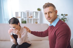 Kobiety dobrze wiedzą, że płacz działa na mężczyzn. Potwierdzili to naukowcy