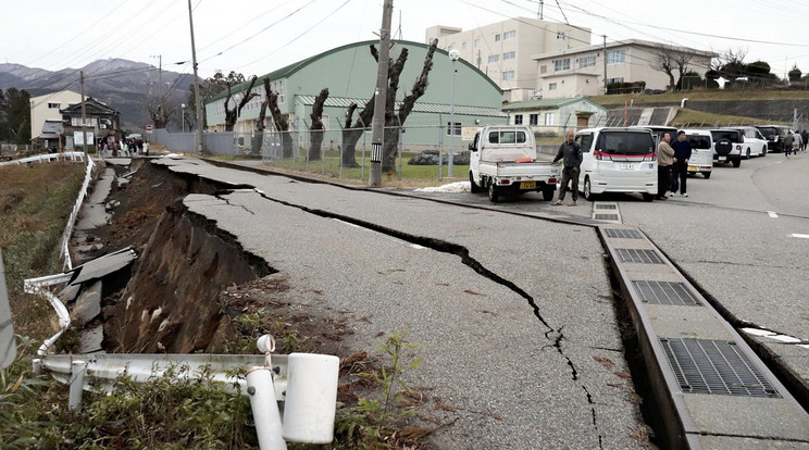Japánt irtózatos erejű földrengés rázta meg, cunamit vártak a nyomában / Fotó: profimedia