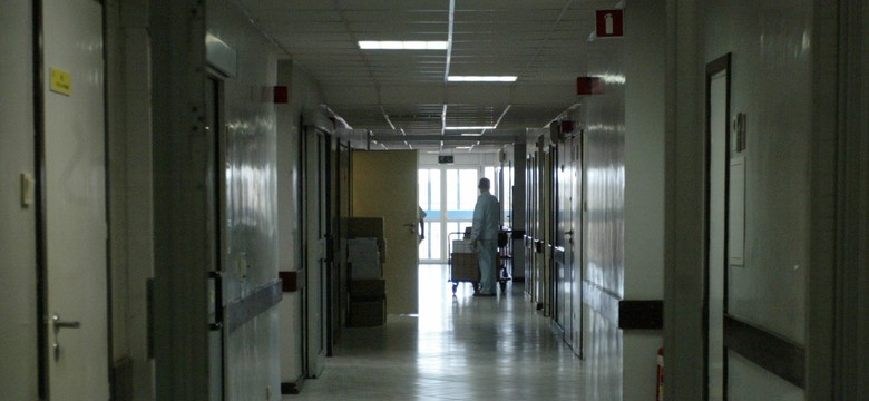 Pacjentka kaleką, a lekarz skazany za łapówki