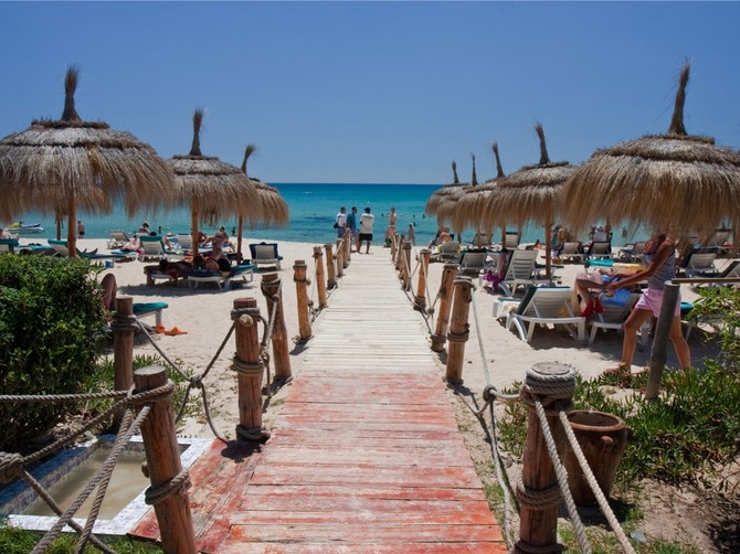 89734_tunis01-ras-foto-shutterstock