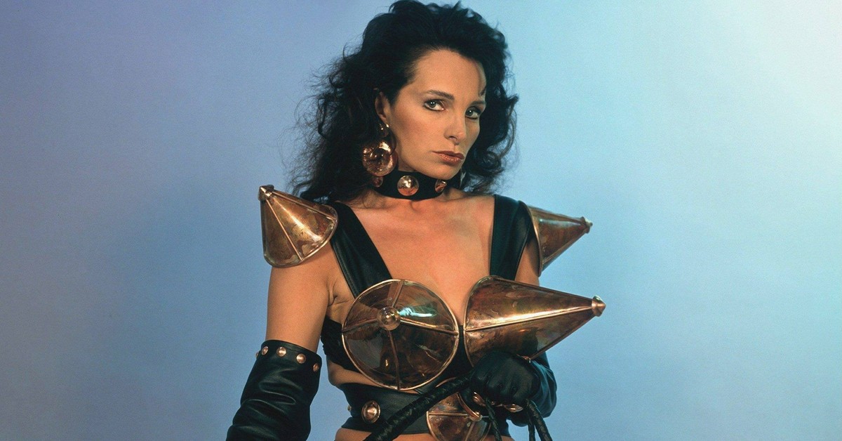 seks-foto-tereza-orlovski-kadri-iz-filma-okolo-garazha