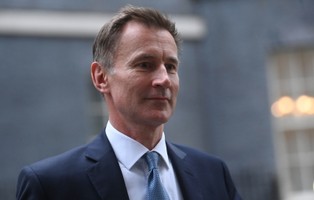 Nowy brytyjski minister finansów kasuje niemal cały program gospodarczy premier Truss