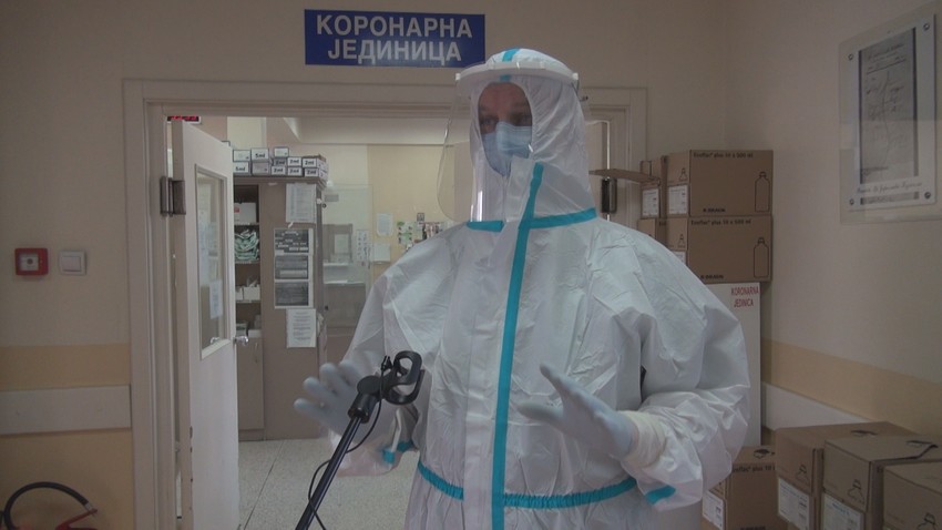 Dr Dejan Dabić u zaštitnoj opremi