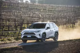 Nowa Toyota RAV4 - jak jeździ wersja hybrydowa? | TEST