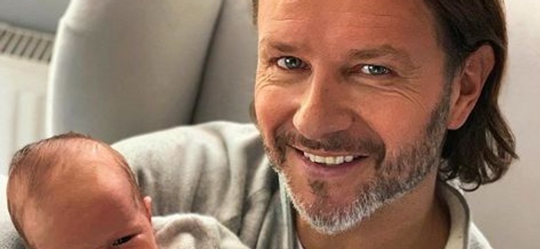 Radosław Majdan szuka podobieństw Henryka do rodziców. "Trzymanie za palec ma po mnie"