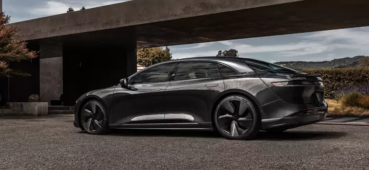 Elektryczna limuzyna Lucid Air w "niewidzialnej" wersji Stealth Look