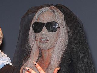 Lady Gaga w okularach
