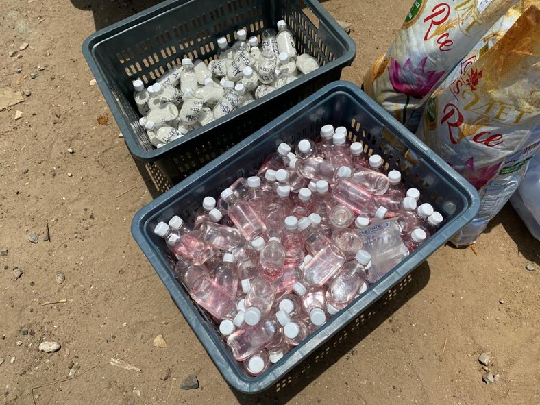 Hassan Ayariga shares food items to the needy using the best method seen so far (video)