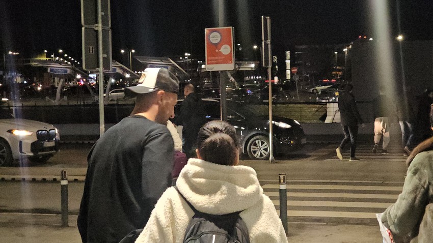 Silviju Nedeljković muž sačekao na aerodromu