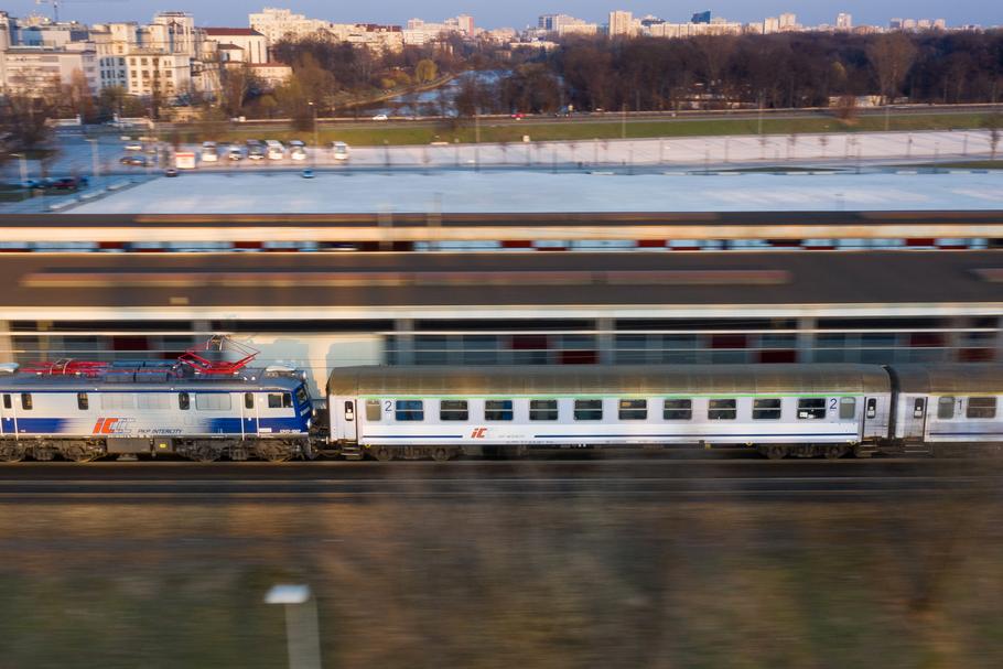 Zawieszenie lub skrócenie relacji w związku z pandemią koronawirusa dotyczy ponad połowy pociągów PKP Intercity