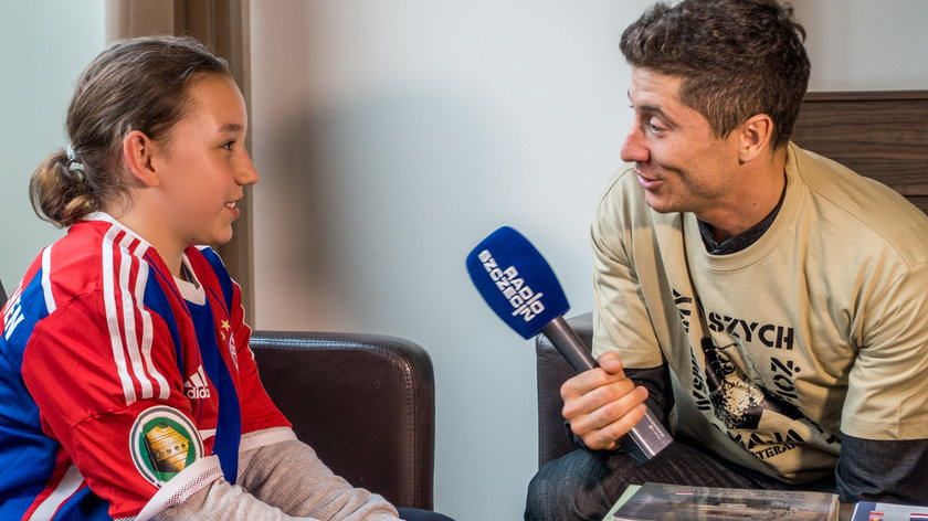 Piękny gest Lewandowskiego! Pocieszył dziewczynkę, której ojciec zginął w Afganistanie!