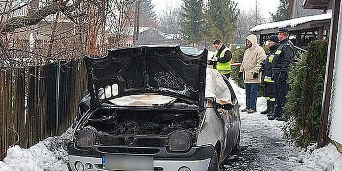 Mężczyzna spłonął w aucie, silnik był na za wysokich obrotach