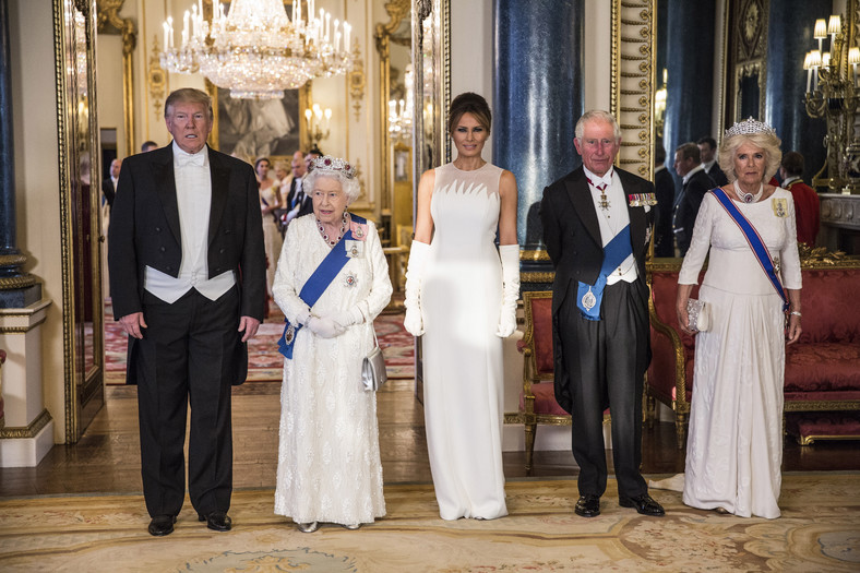 Donald Trump, królowa Elżbieta II, Melania Trump, książę Karol i księżna Camilla