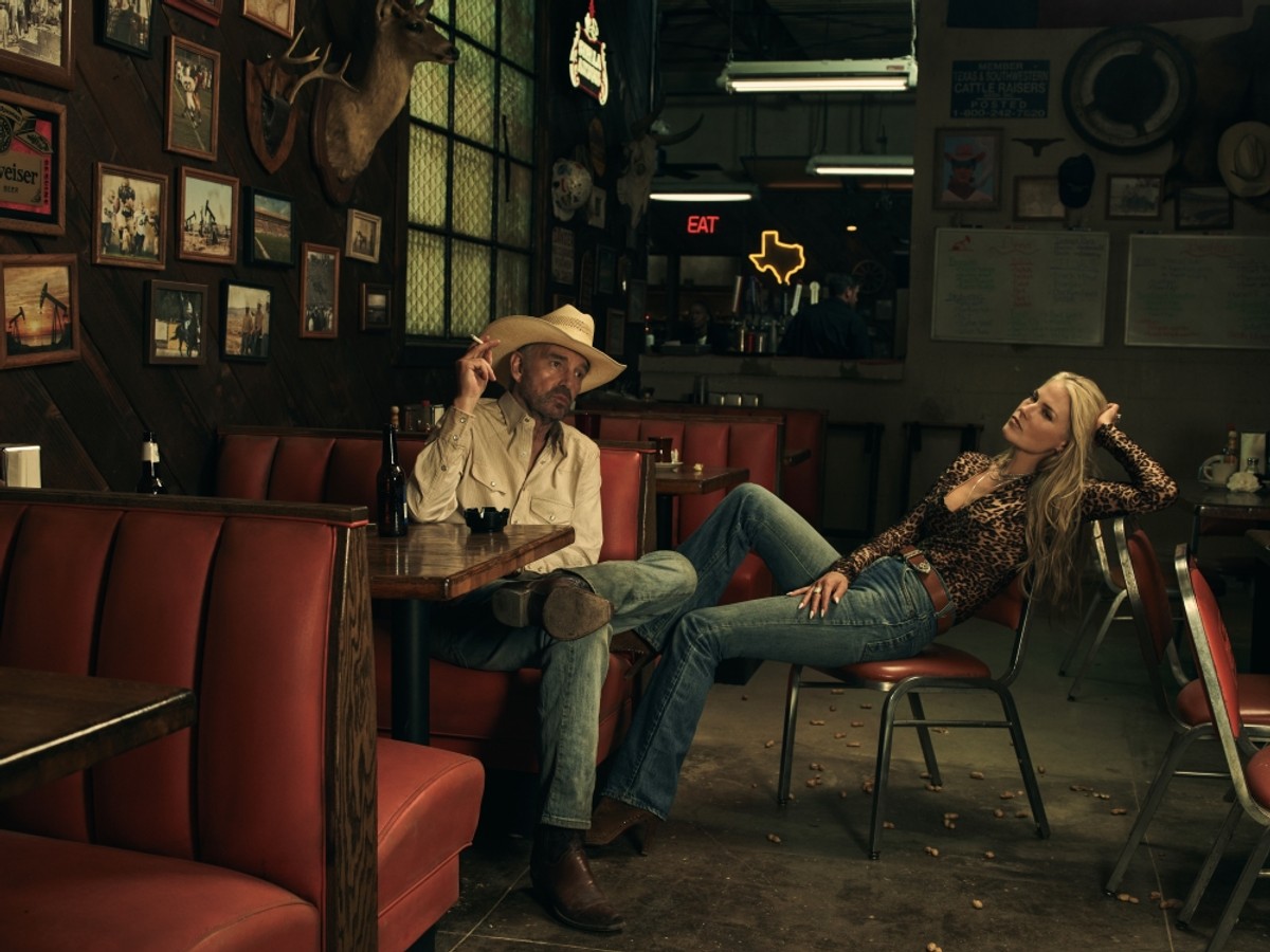 Billy Bob Thornton i Ali Larter w serialu "Landman"