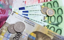 zloty-w-tarapatach-euro-w-gore-dolar-niepewny-trump-miesza-na-rynkach-