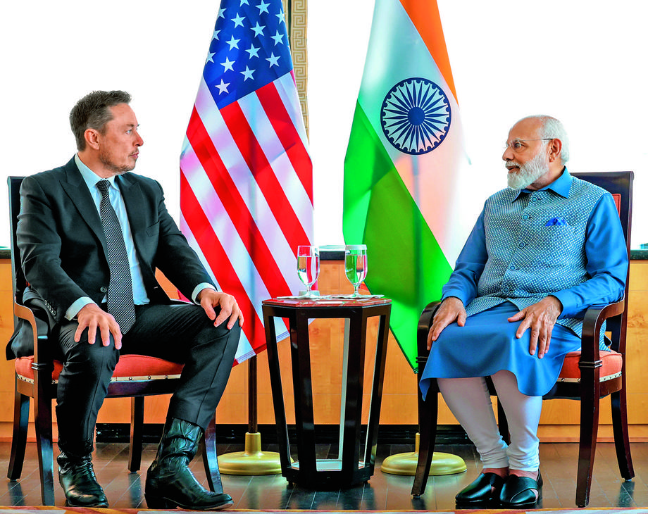 Elon Musk, który sam określa siebie jako „fan Modiego”, szykuje się do „znacznych inwestycji” na subkontynencie. Tesla ma wejść do Indii tak szybko, jak to będzie możliwe.
