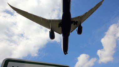 poważny incydent na lotnisku heathrow. służby ratunkowe w akcji