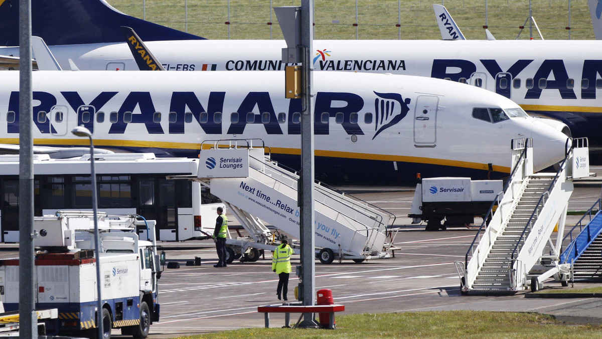 Jesienią i zimą tego roku tanie linie lotnicze Ryanair wprowadzą 88 nowych tras. Będą też nowe połączenia do Polski, przede wszystkim na otwarte właśnie lotnisko Warszawa Modlin - donosi londynek.net.