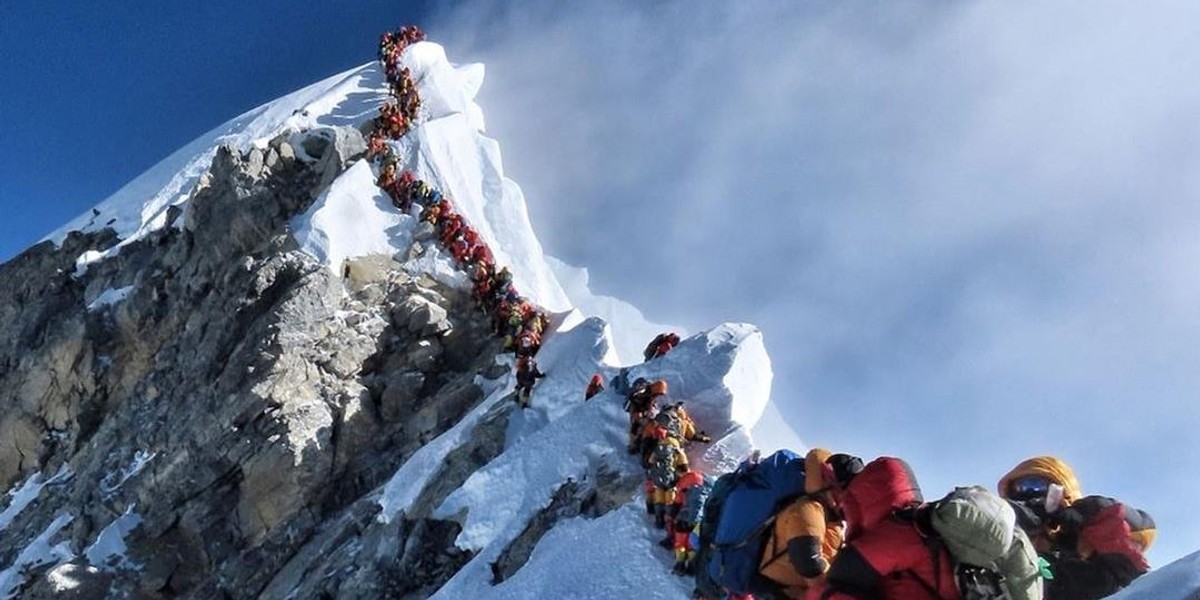 Tłumy na Mount Everest. Nie żyją dwie osoby