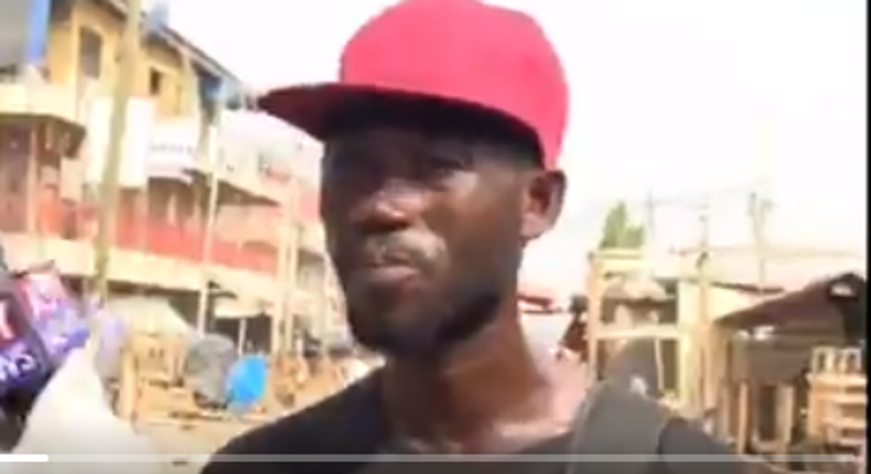 Freed prisoner sheds tears as he roams about in Accra begging for GHC 25 to go home (video)