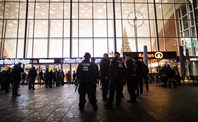 Kolonia, Niemcy. Policjanci na patrolu