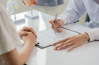 Rekord L4 z powodów psychicznych. Co pracodawca naprawdę widzi w e-ZLA?