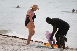 "Govorili su mi da sam PREDEBELA da budem manekenka, a ja ZARADILA MILIONE I SLAVU", ISKRU su hteli da unište na početku karijere, a sada se JEDU OD MUKE kada vide ove slike