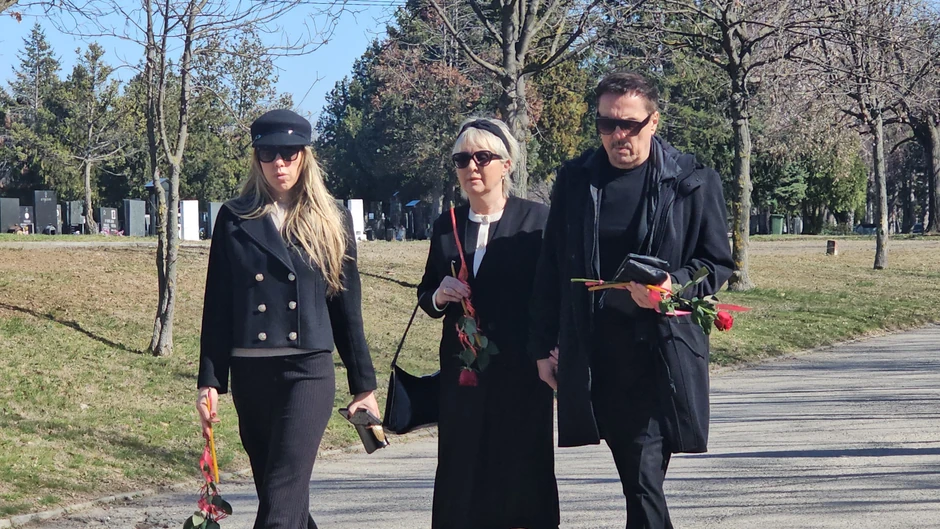 Porodica Kojić na sahrani Saše Popovića