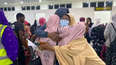 Nigerians who fled from war-torn Sudan reunite with family in Abuja [Politics Nigeria]