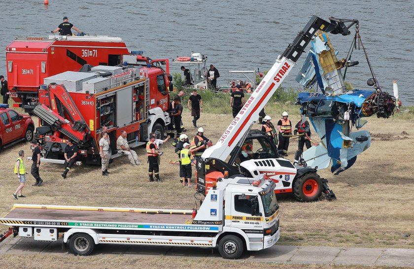 Wypadek na pikniku lotniczym w Płocku. Z Wisły wyłowiono ciało pilota