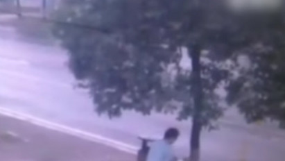 Kivágta a fát, hogy ellophassa a bringát - videó