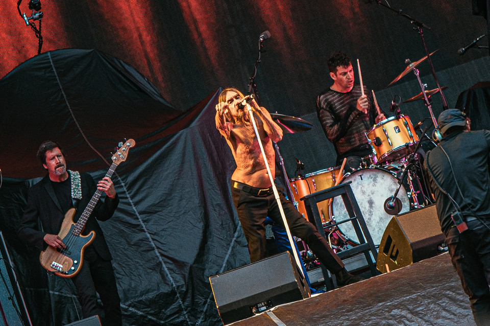 Iggy Pop na koncercie Red Hot Chilli Peppers w Warszawie