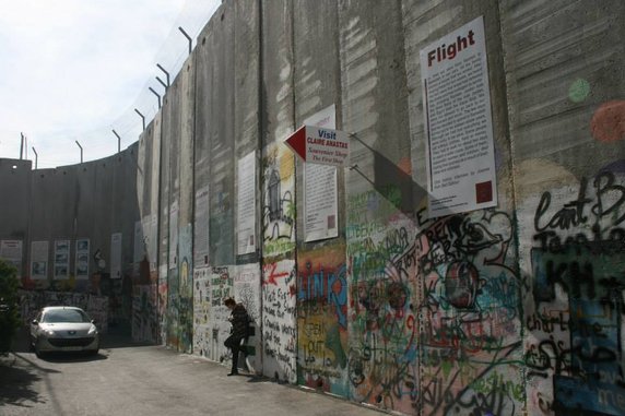 Mur rozdzielający strefy ma kilka metrów wysokości -  Betlejem, w Autonomii Palestyńskiej