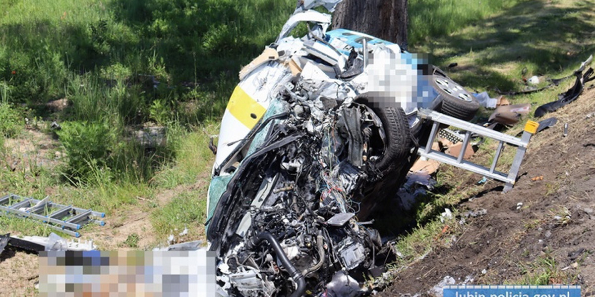 Tragiczny wypadek w Lubinie. 61-letni kierowca zginął na miejscu