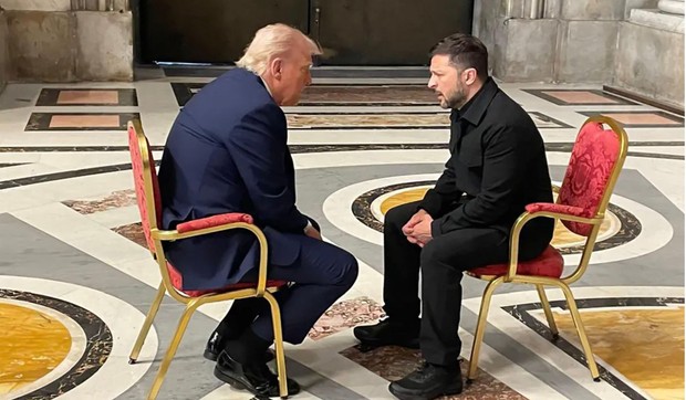  Donald Tramp i Volodimir Zelenski u Vatikanu
