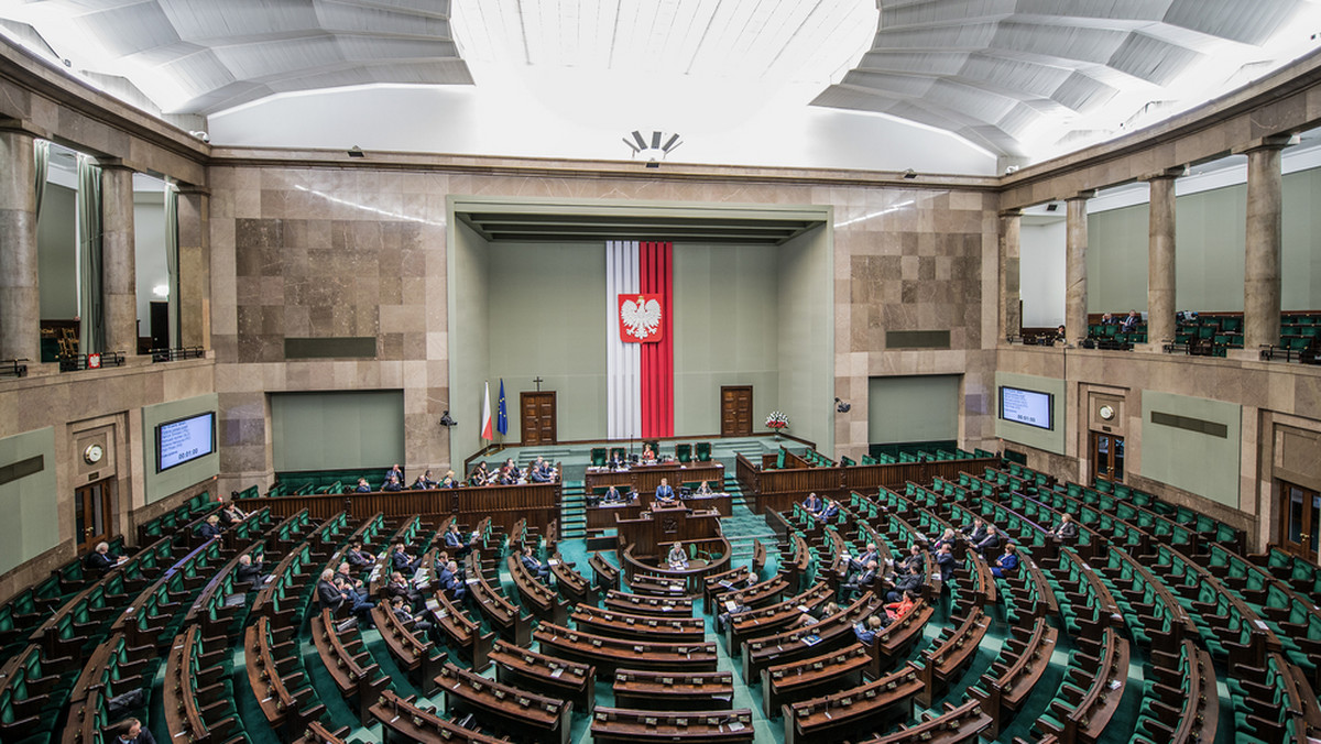 Na politycznym froncie bez zmian. PiS utrzymuje przewagę, zagłosowałoby na niego 44,6 proc. Polaków. Na drugim miejscu znajdziemy Koalicję Obywatelską, następnie Lewicę, Konfederację i PSL - wynika z sondażu Instytutu Badań Pollster dla "Super Expressu".