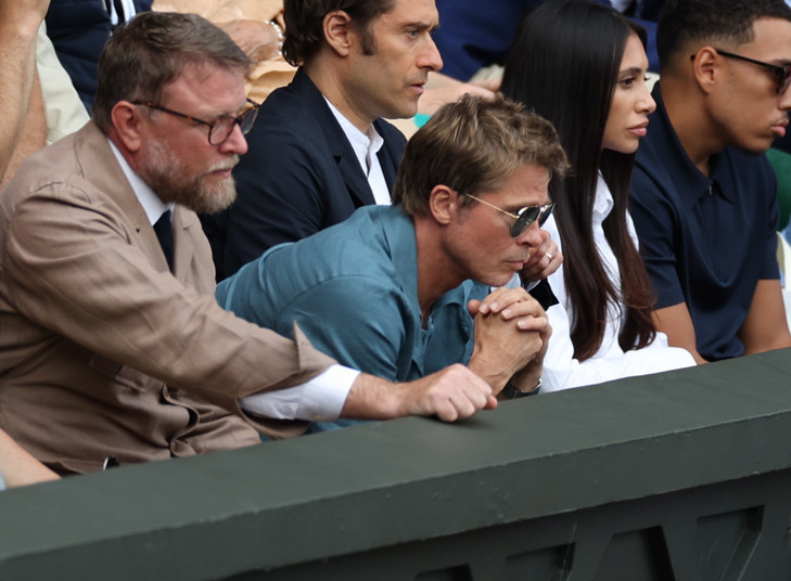Brad Pitt na trybunach finału turnieju tenisowego w Wimbledonie