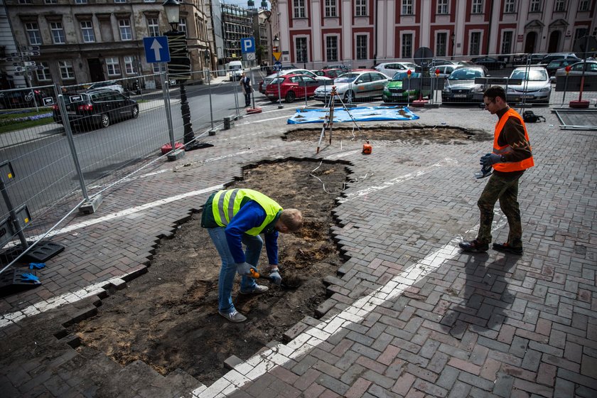 Trwają prace archeologiczne na placu Kolegiackim