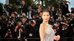 Cannes 2018: Bella Hadid w srebrnej kreacji