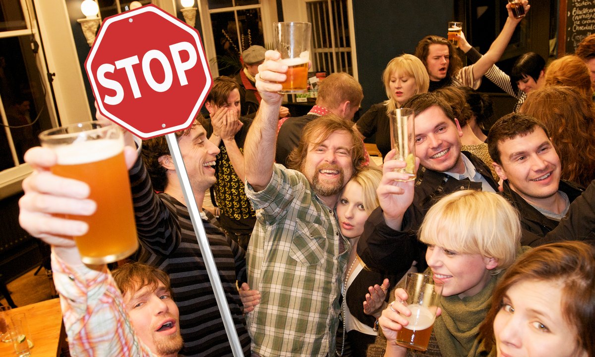 Polacy odstawiają alkohol w styczniu. "Za mało pamiętam z imprez"