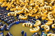 parlament europejski europosłowie biura przekręt afera